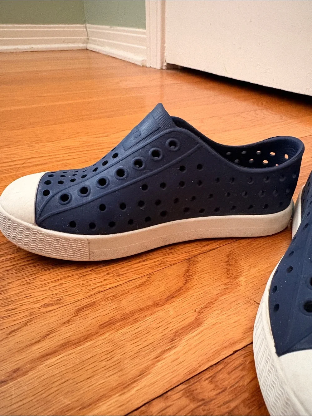 Native Kids Water Shoes in Navy with White Toe